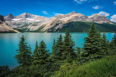 Обои с озером в горах: выберите размер и формат (JPG, PNG, WebP)