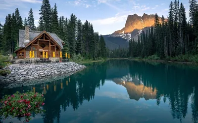 Full HD фото озера в горах, доступное для скачивания