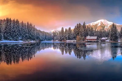 Фон с фотографией горного озера: вдохновляющая атмосфера природы