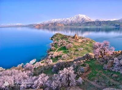 Фото озера Ван в Турции в формате JPG для скачивания бесплатно