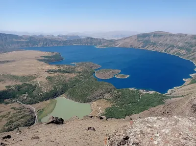 Фото на андроид: озеро Ван в Турции в стильном исполнении