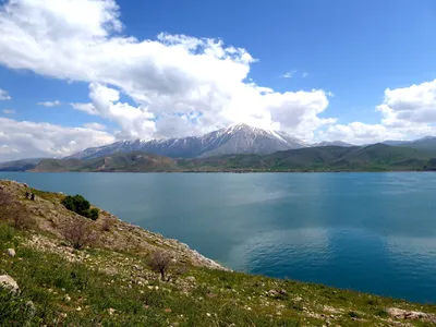 Изображения озера Ван: природное великолепие