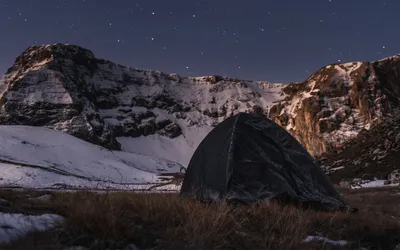 Фото палатки в горах: величественные пейзажи в HD качестве