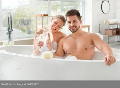 23) Пара в ванной: скачать бесплатно изображения в формате WebP