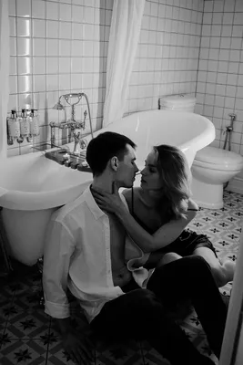 25) Пара в ванной: креативные изображения пары в ванной комнате