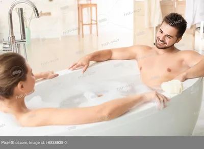 26) Пара в ванной: романтические фотографии для скачивания