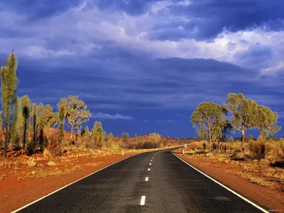 В объятиях пустыни: Пейзажи австралийских пустынь на удивление красочны