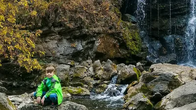 Фотографии Пещерского водопада: слияние природы и искусства