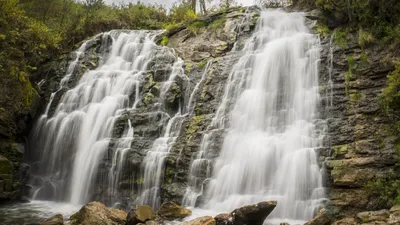 Пещерский водопад в макро фото: детали и текстуры великолепны