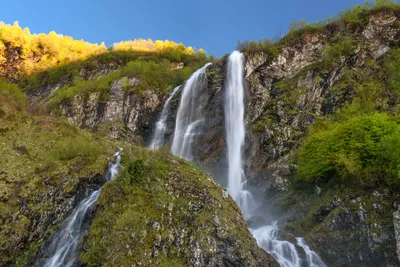 Чудо природы: фото пещерского водопада с эффектом HDR