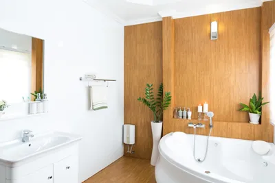 Фотографии ванных комнат с использованием пластиковых стен: идеи декора