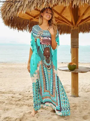 Платье для пляжа с вышитыми узорами
