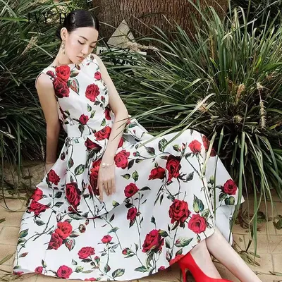 Элегантное изображение платья из роз в формате png