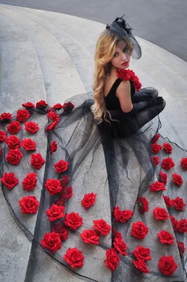 Фотография платья из роз с возможностью скачать в webp