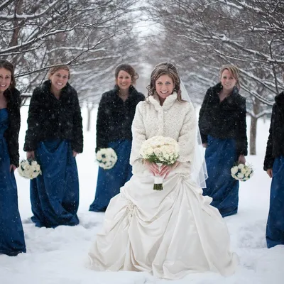 Зимние свадебные вдохновения: Платье на свадьбу подруги зимой