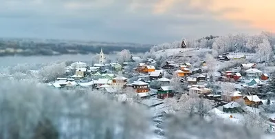 Фотография сказочного ледяного замка в сумерках