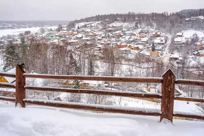 Фотка снежных скульптур на городской аллее (PNG)