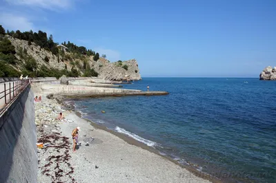 Скачать бесплатно фото пляжа Гуровские камни в Гурзуфе в хорошем качестве