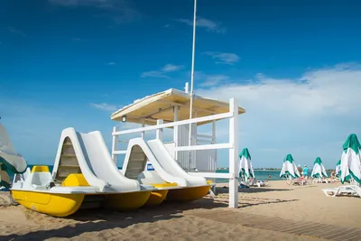 Фото: Лазурный берег Евпатория - морской бриз и фотосессии на пляже