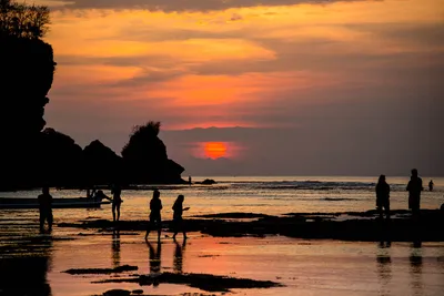 Фотографии Пляжа Паданг Паданг Бали: живописные скалы