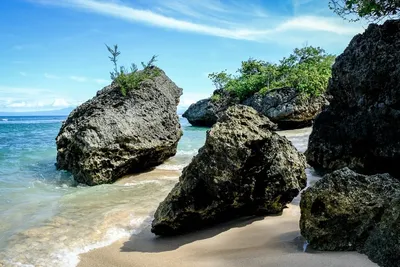 Фотографии Пляжа Паданг Паданг Бали: красивые пещеры