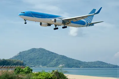 Фото: Пляж с самолетами в Пхукете - удивительное сочетание природы и авиации. 