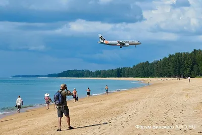 Фото: Пляж с самолетами в Пхукете - встреча с приключениями на песчаном побережье.