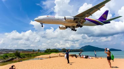 Фото: Пляж с самолетами в Пхукете - волшебное место для фотосъемки и отдыха.