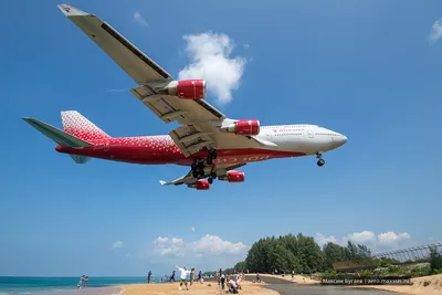 Картинка пляжа с самолетами в Пхукете