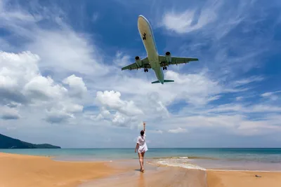 HD фото пляжа с самолетами в Пхукете