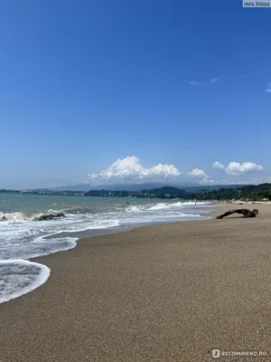 Пляж Сухуми: место, где можно расслабиться и насладиться природой на фото