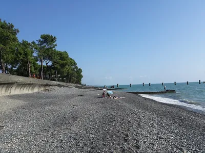 Пляж Сухуми на фото: идеальное место для прогулок по берегу