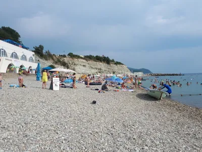 Фото пляжа в Дивноморском - выберите размер и формат для скачивания (JPG, PNG, WebP)