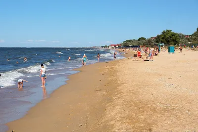 Фото пляжа в Голубицкой - прогулки по песчаному берегу