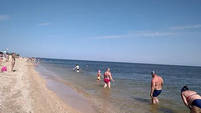 Фото пляжа в Голубицкой - купание и загорание на солнце