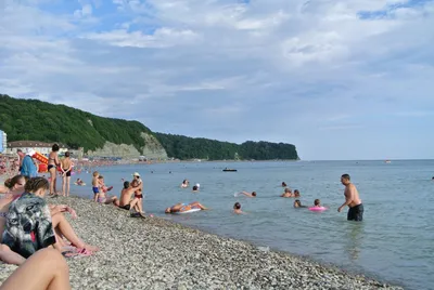 Изумительные пейзажи пляжа в Новомихайловке на фото.