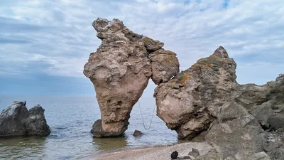 Фото пляжей Керчи с голубой водой