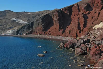 Погрузитесь в атмосферу пляжей Санторини через фото