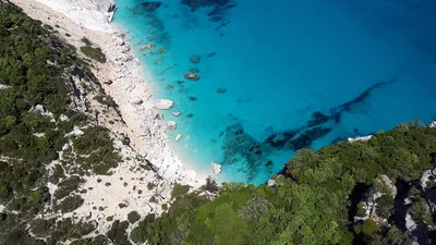 Откройте для себя уникальные пляжи Сардинии на этих фотографиях.