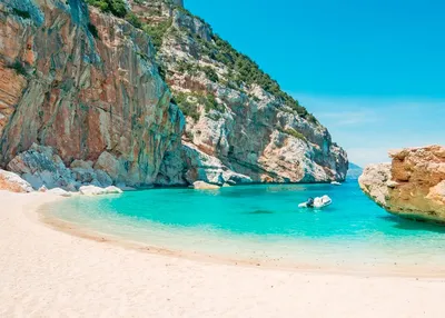 Погрузитесь в атмосферу пляжей Сардинии с помощью этих восхитительных фото.