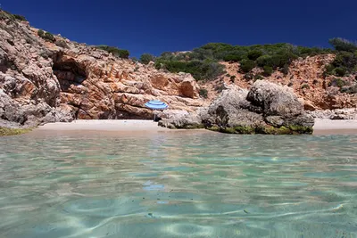 Приготовьтесь к виртуальному путешествию на пляжи Сардинии с этими великолепными фото.