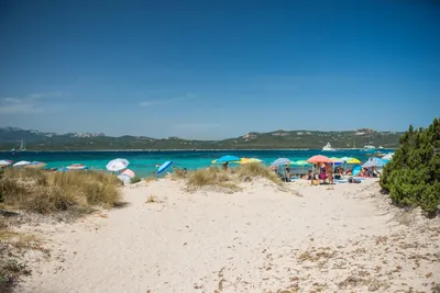 Фото пляжей Сардинии: идеальное место для релакса.