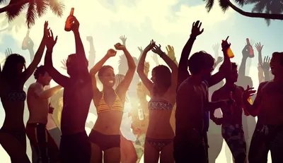 Гифки: Динамичные моменты вечеринок на пляже