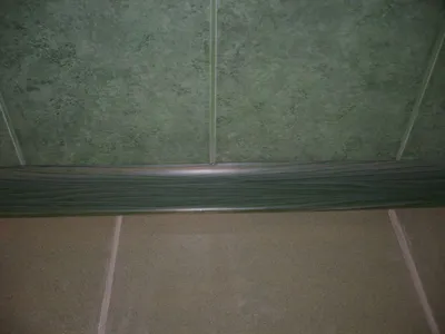 Плинтус в ванной на полу: новое изображение