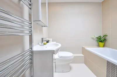 Плитка для маленькой ванной: сделайте ее просторной и стильной