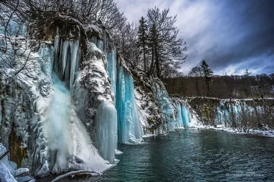 Лучшие моменты зимней сказки: Плитвицкие озера на фото