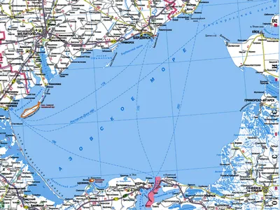 Отражение неба в воде Побережья Азовского моря: фотопутешествие