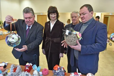 Картинки с идеями: Поделки на городскую елку своими руками