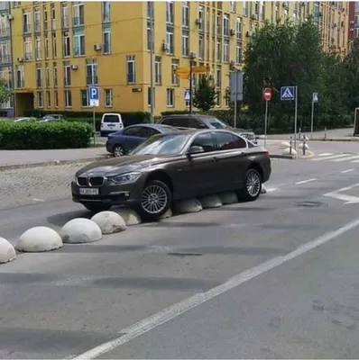 Фотка автомобиля с подписью на странице