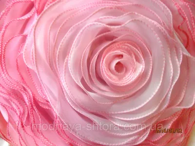 Подушка роза: наслаждайтесь красотой цветов в любое время года